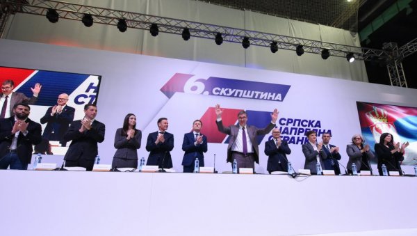 ИЗБОРНА СКУПШТИНА СНС - ВУЧЕВИЋ НОВИ ПРЕДСЕДНИК СНС! Усвојен предлог Вучића у Крагујевцу (ВИДЕО) ИЗБОРНА СКУПШТИНА СНС - ВУЧЕВИЋ НОВИ ПРЕДСЕДНИК СНС! Усвојен предлог Вучића у Крагујевцу (ВИДЕО)