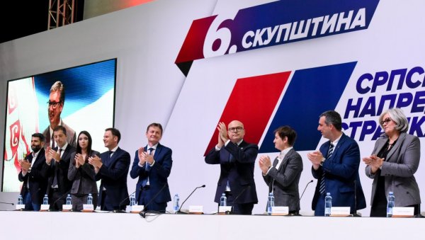 ВУЧЕВИЋ САОПШТИО ПЛАНОВЕ: 24. јуна конституишемо страначке органе, потом се прикључујемо покрету ВУЧЕВИЋ САОПШТИО ПЛАНОВЕ: 24. јуна конституишемо страначке органе, потом се прикључујемо покрету