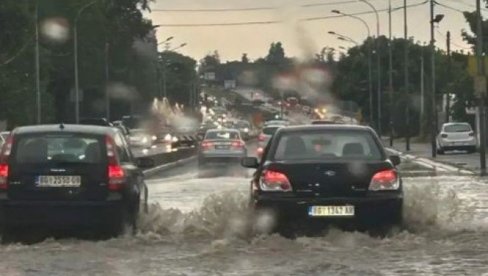VANREDNA SITUACIJA NA TERITORIJI OPŠTINE VLADIČIN HAN: Obilna kiša napravila probleme širom Srbije VANREDNA SITUACIJA NA TERITORIJI OPŠTINE VLADIČIN HAN: Obilna kiša napravila probleme širom Srbije