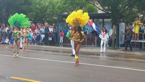 BANJALUČKI KARNEVAL ODUŠEVIO GRAĐANE: Plesačice, muzika i šarenilo na sve strane (FOTO/VIDEO) BANJALUČKI KARNEVAL ODUŠEVIO GRAĐANE: Plesačice, muzika i šarenilo na sve strane (FOTO/VIDEO)
