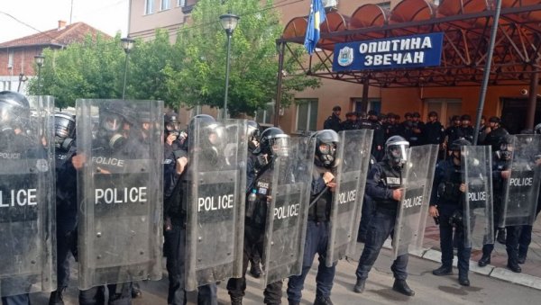 СРБИН У ЗВЕЧАНУ РАЊЕН ИЗ КАЛАШЊИКОВА Демонстрирали силу над недужним народом СРБИН У ЗВЕЧАНУ РАЊЕН ИЗ КАЛАШЊИКОВА Демонстрирали силу над недужним народом