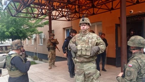 UHAPŠEN SRBIN IZ ZVEČANA: Priveli ga sinoć na bistričkom punktu zbog događaja u maju prošle godine UHAPŠEN SRBIN IZ ZVEČANA: Priveli ga sinoć na bistričkom punktu zbog događaja u maju prošle godine