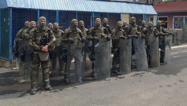 НОВА ПРОВОКАЦИЈА У ЗУБИНОМ ПОТОКУ: Куртијева полиција поставила таблу Република Косово НОВА ПРОВОКАЦИЈА У ЗУБИНОМ ПОТОКУ: Куртијева полиција поставила таблу Република Косово