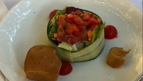 SNIMAK SA SVADBE ZAPREPASTIO MREŽE: Ovo je bilo posluženje? Ja bih izašla sa veselja, na hamburger SNIMAK SA SVADBE ZAPREPASTIO MREŽE: Ovo je bilo posluženje? Ja bih izašla sa veselja, na hamburger