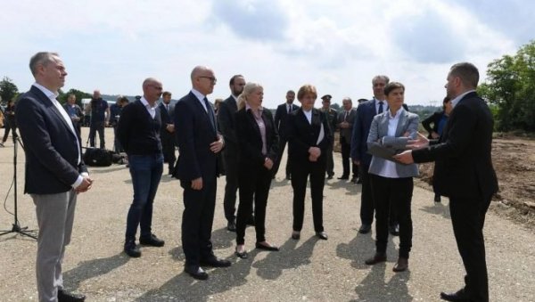 ПОЧЕЛИ РАДОВИ НА ИЗГРАДЊИ КАМПУСА БИО4: Вучевић - Пројекат од стратешког значаја за даљи развој Србије (ФОТО) ПОЧЕЛИ РАДОВИ НА ИЗГРАДЊИ КАМПУСА БИО4: Вучевић - Пројекат од стратешког значаја за даљи развој Србије (ФОТО)
