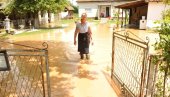 НА УДАРУ КУЋЕ И ПУТЕВИ: Обилне падавине покренуле бујичне водотокове у краљевачком крају НА УДАРУ КУЋЕ И ПУТЕВИ: Обилне падавине покренуле бујичне водотокове у краљевачком крају