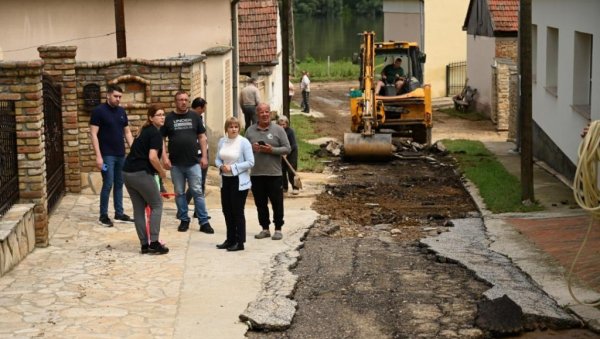 ВОДА НОСИЛА И АСФАЛТ: У Беочину санирају последице невремена