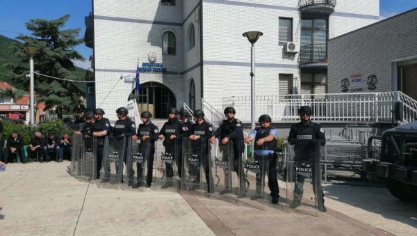 МОДРИЦЕ ОД КУРТИЈЕВОГ ЛАГОДНОГ ЖИВОТА: Како Срби уживају у плодовима развоја на КиМ - Ове године нападнути 67 пута МОДРИЦЕ ОД КУРТИЈЕВОГ ЛАГОДНОГ ЖИВОТА: Како Срби уживају у плодовима развоја на КиМ - Ове године нападнути 67 пута