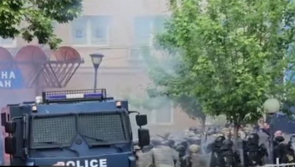 ВУЧИЋ: Повређен је 41 припадник КФОР ВУЧИЋ: Повређен је 41 припадник КФОР