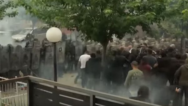 ПРЕДСЕДНИК ОТКРИО КО СУ РАЊЕНИ СРБИ НА КиМ: Један погођен с леђа, надамо се да ће преживети ПРЕДСЕДНИК ОТКРИО КО СУ РАЊЕНИ СРБИ НА КиМ: Један погођен с леђа, надамо се да ће преживети