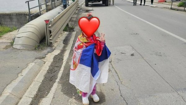 ОВАКО СЕ ВОЛИ КОСОВО И МЕТОХИЈА: Друштвеним мрежама се шири дирљива и моћна слика (ФОТО) ОВАКО СЕ ВОЛИ КОСОВО И МЕТОХИЈА: Друштвеним мрежама се шири дирљива и моћна слика (ФОТО)