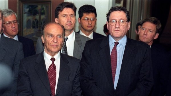 ФЕЉТОН - АЛИЈА ИЗЕТБЕГОВИЋ, ЧОВЕК СА МНОГО ЛИЦА: Учествовао у формирању Ханџар дивизије, осуђен због национализма и исламизма ФЕЉТОН - АЛИЈА ИЗЕТБЕГОВИЋ, ЧОВЕК СА МНОГО ЛИЦА: Учествовао у формирању Ханџар дивизије, осуђен због национализма и исламизма
