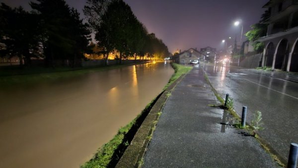 ВОДА ОДНЕЛА И ДЕО ПУТА: Алармантно  стање у лозничком и крупањском крају због падавина