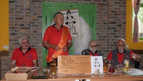 ПРАВИ ПРИЈАТЕЉ ЈЕ СТЕЧЕН У КАФАНИ: У Кули одржан 28. конгрес бивших и садашњих конзумената алкохолних пића ПРАВИ ПРИЈАТЕЉ ЈЕ СТЕЧЕН У КАФАНИ: У Кули одржан 28. конгрес бивших и садашњих конзумената алкохолних пића