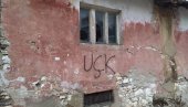 НОВА ПРОВОКАЦИЈА У ОРАХОВЦУ: На више српских кућа и аутомобилу осванули графити „УЧК“ НОВА ПРОВОКАЦИЈА У ОРАХОВЦУ: На више српских кућа и аутомобилу осванули графити „УЧК“