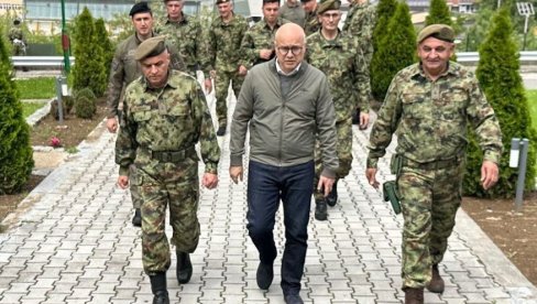 VUČEVIĆ: Naša zemlja je sigurnija kada je Vojska Srbije jača VUČEVIĆ: Naša zemlja je sigurnija kada je Vojska Srbije jača