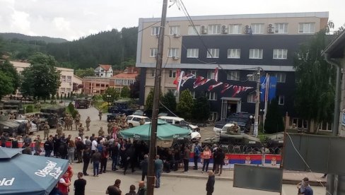 СРПКИЊА ПОДНЕЛА ОСТАВКУ: Напустила место директора у општини Лепосавић СРПКИЊА ПОДНЕЛА ОСТАВКУ: Напустила место директора у општини Лепосавић