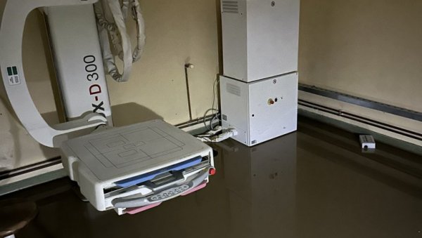 ПОПЛАВЉЕНО 200 ДОМАЋИНСТАВА, ВОДА ПРОДРЛА И У КУЋЕ: У Лозници због незапамћених падавина проглашена ванредна ситуација (ФОТО/ВИДЕО) ПОПЛАВЉЕНО 200 ДОМАЋИНСТАВА, ВОДА ПРОДРЛА И У КУЋЕ: У Лозници због незапамћених падавина проглашена ванредна ситуација (ФОТО/ВИДЕО)