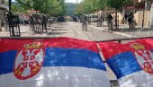 GRAĐANI I DANAS ISPRED ZGRADA OPŠTINA: Noć na severu KiM protekla mirno GRAĐANI I DANAS ISPRED ZGRADA OPŠTINA: Noć na severu KiM protekla mirno