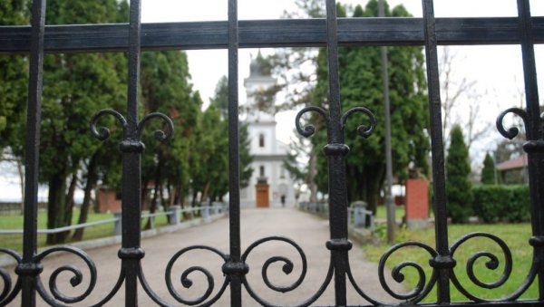 ОВУ ЦРКВУ ЗОВУ БЕЛА: Била је једна од најлепших у тек ослобођеној Србији, чува сећање на трагедију (ФОТО) ОВУ ЦРКВУ ЗОВУ БЕЛА: Била је једна од најлепших у тек ослобођеној Србији, чува сећање на трагедију (ФОТО)