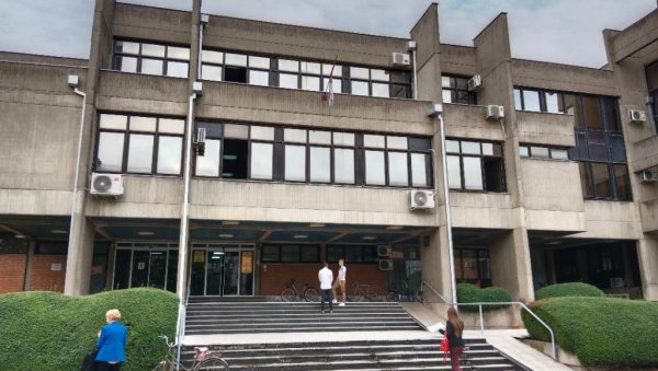ЧЕТВОРИЦИ ПРИТВОР ОД 30 ДАНА: Покренута истрага за напад на Зорана Голеа у Инђији на Бадњи дан ЧЕТВОРИЦИ ПРИТВОР ОД 30 ДАНА: Покренута истрага за напад на Зорана Голеа у Инђији на Бадњи дан