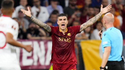 KAKAV HAOS: Navijači Rome nasrnuli na sudiju i njegovu porodicu nakon finala LE (VIDEO) KAKAV HAOS: Navijači Rome nasrnuli na sudiju i njegovu porodicu nakon finala LE (VIDEO)