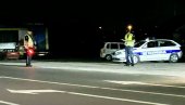 MOTOCIKLISTA BEZ DOZVOLE 11 PUTA PROŠAO KROZ CRVENO: Za “finale” udario u parkirani auto MOTOCIKLISTA BEZ DOZVOLE 11 PUTA PROŠAO KROZ CRVENO: Za “finale” udario u parkirani auto
