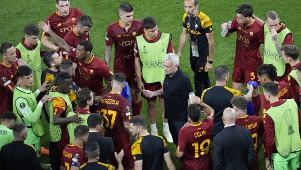 ВУЧИЦА РАЗОЧАРАНА НАКОН ПОРАЗА У ФИНАЛУ ЛИГЕ ЕВРОПЕ: Специја би то да искористи и тако опстанке у елити ВУЧИЦА РАЗОЧАРАНА НАКОН ПОРАЗА У ФИНАЛУ ЛИГЕ ЕВРОПЕ: Специја би то да искористи и тако опстанке у елити