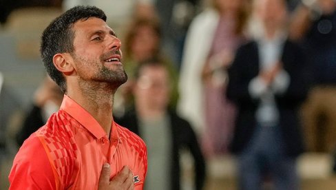 SVETLOST NA GRUDIMA: Otkriveno šta je Novak Đoković nosio na telu tokom prethodnog meča na Rolan Garosu SVETLOST NA GRUDIMA: Otkriveno šta je Novak Đoković nosio na telu tokom prethodnog meča na Rolan Garosu