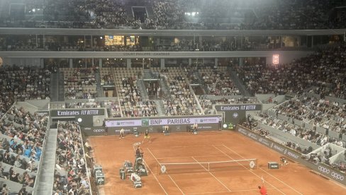 NOVAK DOBRO NASMEJAO NOVINARE: Gde su te urme?! Neverovatno... NOVAK DOBRO NASMEJAO NOVINARE: Gde su te urme?! Neverovatno...