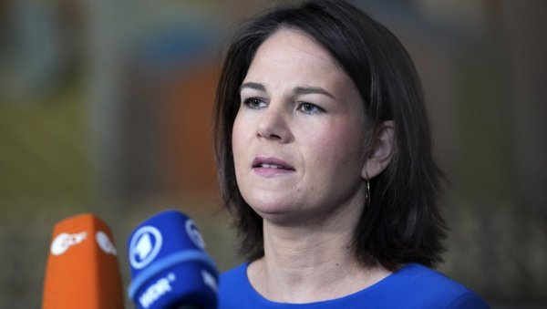 БЕРБОКОВА ПРИЧАЛА О УКРАЈИНИ, НОВИНАР ЈОЈ УНИШТИО ГОВОР: Једно питање пореметило све планове немачке министарке БЕРБОКОВА ПРИЧАЛА О УКРАЈИНИ, НОВИНАР ЈОЈ УНИШТИО ГОВОР: Једно питање пореметило све планове немачке министарке