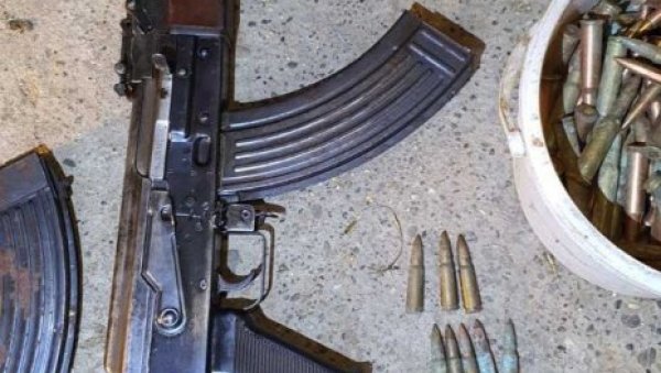 ПРЕТИО ЖЕНИ ДА ЋЕ ЈОЈ ПОБИТИ РОДИТЕЉЕ: Нашли му арсенал оружја, а ево шта је рекао на саслушању ПРЕТИО ЖЕНИ ДА ЋЕ ЈОЈ ПОБИТИ РОДИТЕЉЕ: Нашли му арсенал оружја, а ево шта је рекао на саслушању