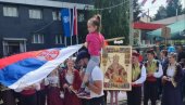 ZASTAVA, IKONA, MLADOST: Simbol protesta Srba sa KiM (FOTO)
