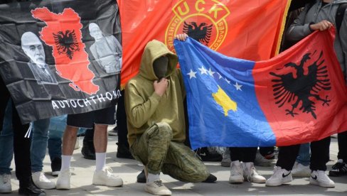 SRBI UZ PORUKE MIRA TRAŽE SVOJA PRAVA, A ONI PRAVE HAOS NA ULICAMA: Pogledajte kako Albanci sramno provociraju (VIDEO) SRBI UZ PORUKE MIRA TRAŽE SVOJA PRAVA, A ONI PRAVE HAOS NA ULICAMA: Pogledajte kako Albanci sramno provociraju (VIDEO)