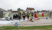 VEŽBA VATROGASACA U PARAĆINU: Kako zajednički delovati u nesrećama (FOTO) VEŽBA VATROGASACA U PARAĆINU: Kako zajednički delovati u nesrećama (FOTO)