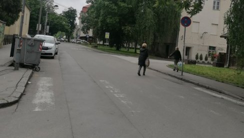 USPOMENA NA ZEBRU: Izbledeo pešački prelaz kod Zemunske gimnazije pravi veliki problem USPOMENA NA ZEBRU: Izbledeo pešački prelaz kod Zemunske gimnazije pravi veliki problem