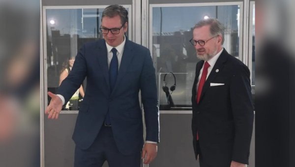 ВУЧИЋ РАЗГОВАРАО СА ПРЕМИЈЕРОМ ЧЕШКЕ: Тема дешавања на Косову и Метохији и нарушена елементарна права Срба (ФОТО) ВУЧИЋ РАЗГОВАРАО СА ПРЕМИЈЕРОМ ЧЕШКЕ: Тема дешавања на Косову и Метохији и нарушена елементарна права Срба (ФОТО)