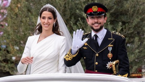 KRALJEVSKA SVADBA OKUPILA SVETSKI DŽET-SET: Prestolonaslednik Jordana se oženio devojkom iz Saudijske Arabije (FOTO) KRALJEVSKA SVADBA OKUPILA SVETSKI DŽET-SET: Prestolonaslednik Jordana se oženio devojkom iz Saudijske Arabije (FOTO)