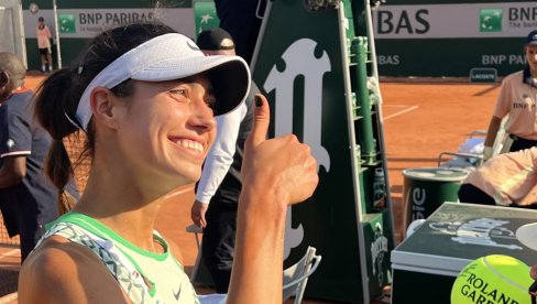OLGA SE BAŠ ZALJUBILA: Srpkinja cveta u zagrljaju Slovenca (FOTO) OLGA SE BAŠ ZALJUBILA: Srpkinja cveta u zagrljaju Slovenca (FOTO)