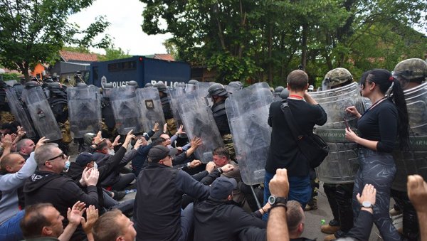 УХАПШЕНИ ДОК СУ МИРНО ПРОТЕСТОВАЛИ: Адвокат о новим доказима који показују да Обреновић и Петровић нису учествовали у нередима (ВИДЕО) УХАПШЕНИ ДОК СУ МИРНО ПРОТЕСТОВАЛИ: Адвокат о новим доказима који показују да Обреновић и Петровић нису учествовали у нередима (ВИДЕО)