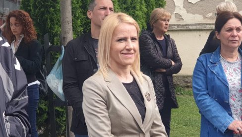 NAŠA RADNA MESTA OKUPIRALI SPECIJALCI Službenica opštine Zvečan: Oduzeto nam je pravo na rad