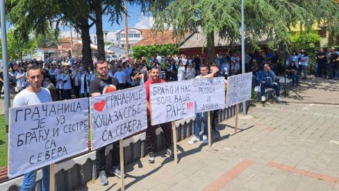 БРАЋО, И НАС БОЛЕ ВАШЕ РАНЕ! Снажне поруке из Грачанице са скупа подршке Србима на северу Косова и Метохије (ФОТО)