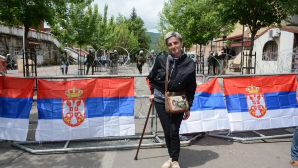 Ово је Љиљана Аксентијевић, жена коју је Курти назвао вођом терориста из Звечана (ВИДЕО) Ово је Љиљана Аксентијевић, жена коју је Курти назвао вођом терориста из Звечана (ВИДЕО)