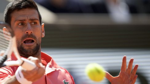 DA LI JE OVO NOVAK ĐOKOVIĆ ZASLUŽIO? Sramotan potez dela publike na startu meča protiv Davidoviča Fokine! DA LI JE OVO NOVAK ĐOKOVIĆ ZASLUŽIO? Sramotan potez dela publike na startu meča protiv Davidoviča Fokine!