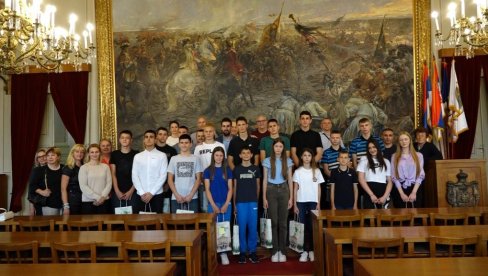 MLADI SPORTISTI PONOS SOMBORA: U Skupštini grada prijem za talentovane osnovce i srednjoškolce MLADI SPORTISTI PONOS SOMBORA: U Skupštini grada prijem za talentovane osnovce i srednjoškolce