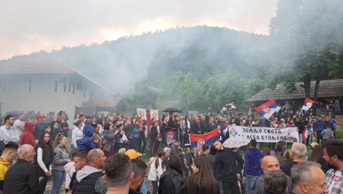 PROTESTNI SKUP I LITIJA U BERANAMA: Podrška Srbima na Kosovu i Metohiji (FOTO/VIDEO)
