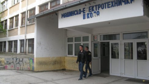 NOVI SMER U PARAĆINSKOJ ŠKOLI: MEŠ će obrazovati IT elektrotehničare NOVI SMER U PARAĆINSKOJ ŠKOLI: MEŠ će obrazovati IT elektrotehničare