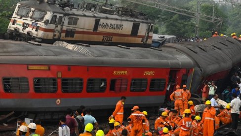 STRAVIČAN BILANS SUDARA VOZOVA U INDIJI: Poginulo najmanje 288 ljudi, povređeno 900 (FOTO/VIDEO)