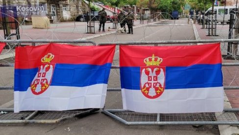 SRBI NE ODUSTAJU OD ZAHTEVA: I dalje traje protest u Zvečanu, situacija mirna