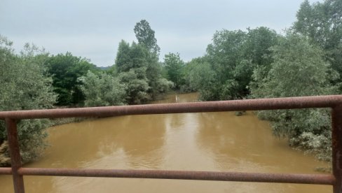 GORE JE NEGO 2014. GODINE: Loznica vida rane od poslednjeg nevremena, kiša odnela sve prinose GORE JE NEGO 2014. GODINE: Loznica vida rane od poslednjeg nevremena, kiša odnela sve prinose